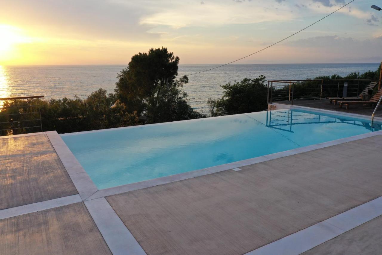 Capro - Milos Bay Villas Ayios Nikitas Ngoại thất bức ảnh